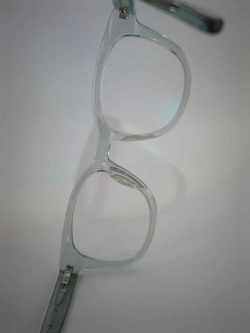 RFLKT sleek transparent